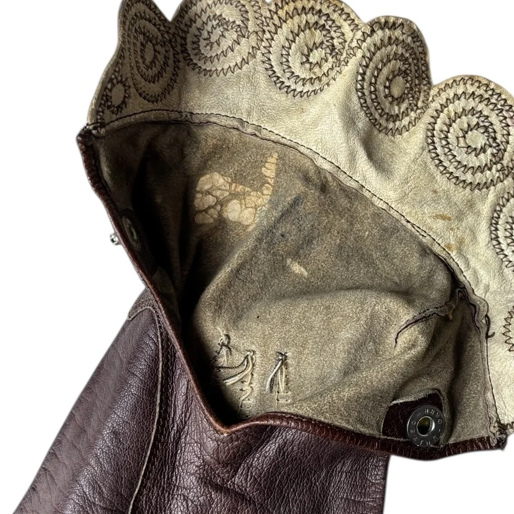 Elegant Vintage 70’s Brown Leather Gloves Scalloped Stitched Edge Snap Wrist